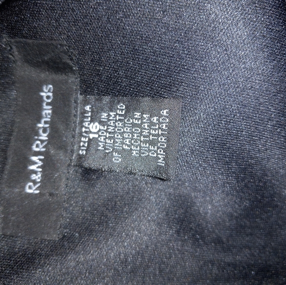 Gown - Picture 1 of 6